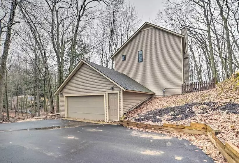 Harbor Springs Retreat ~ 5 Mi To Downtown & Beach!