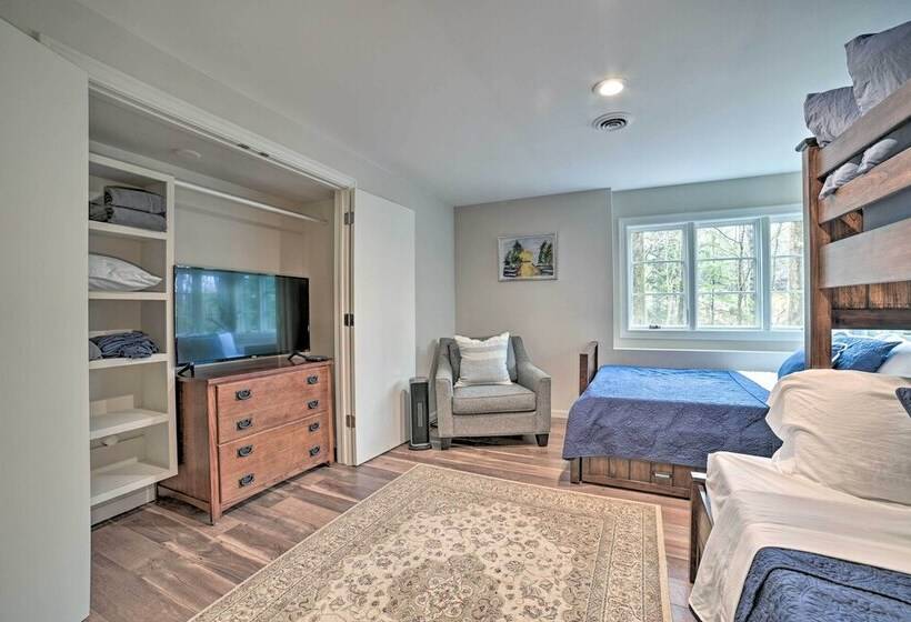 Harbor Springs Retreat ~ 5 Mi To Downtown & Beach!