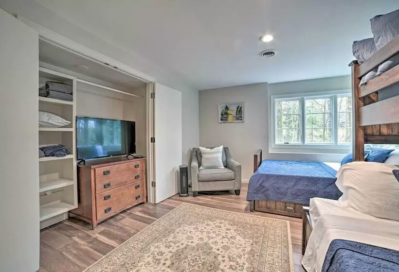 Harbor Springs Retreat ~ 5 Mi To Downtown & Beach!