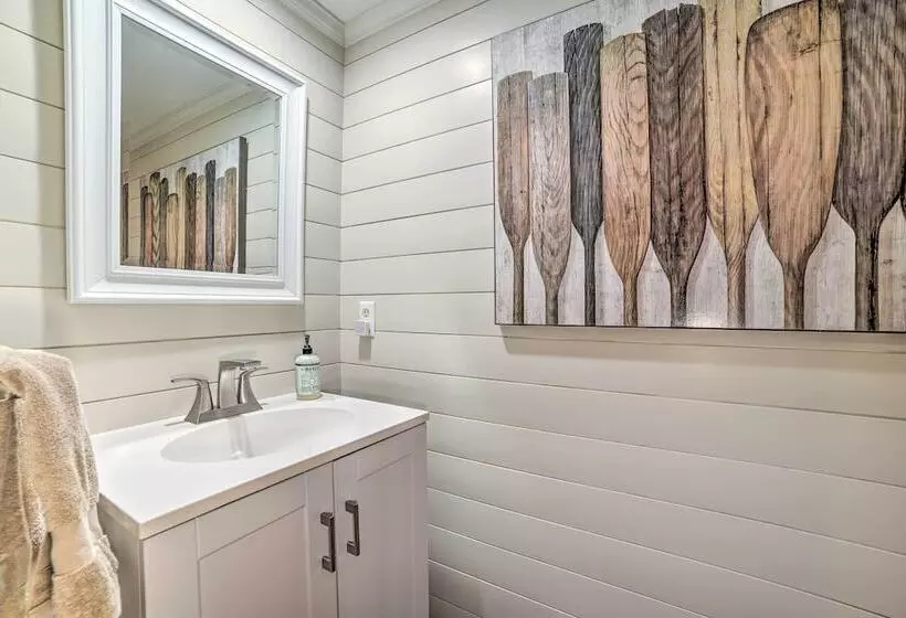 Harbor Springs Retreat ~ 5 Mi To Downtown & Beach!