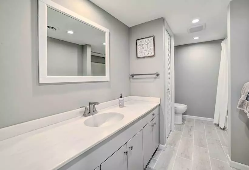 Harbor Springs Retreat ~ 5 Mi To Downtown & Beach!