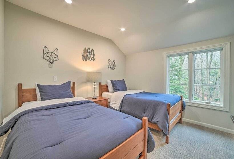 Harbor Springs Retreat ~ 5 Mi To Downtown & Beach!