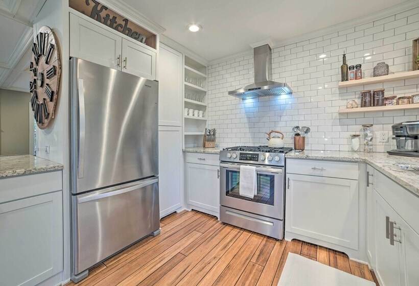 Harbor Springs Retreat ~ 5 Mi To Downtown & Beach!