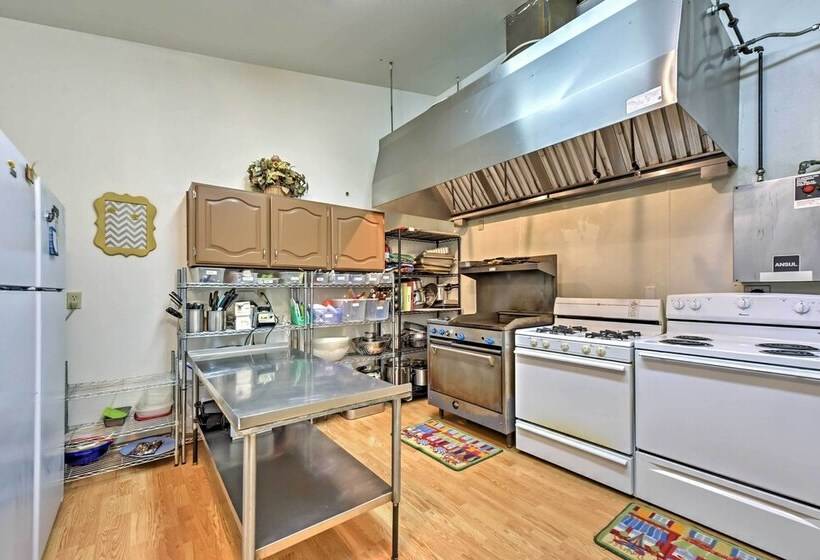 Huge Preston Cabin W/ Game Room & Mountain Views!