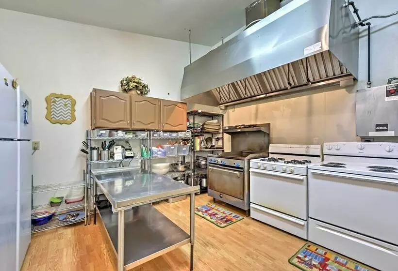 Huge Preston Cabin W/ Game Room & Mountain Views!