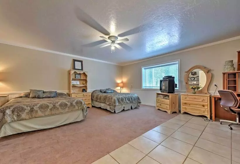 Huge Preston Cabin W/ Game Room & Mountain Views!