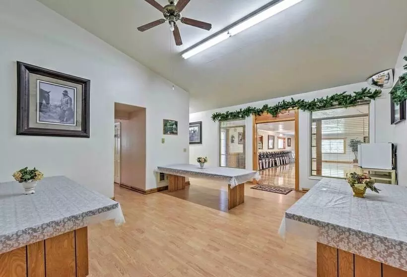 Huge Preston Cabin W/ Game Room & Mountain Views!