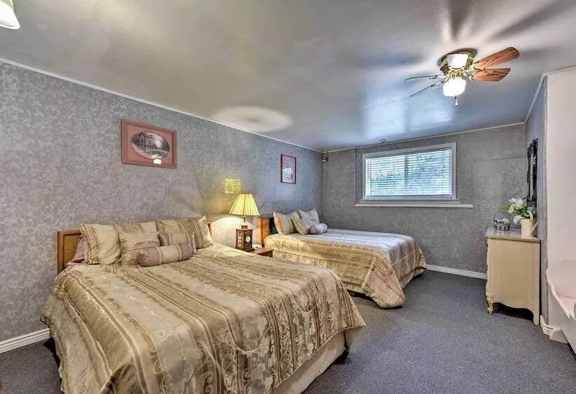 Huge Preston Cabin W/ Game Room & Mountain Views!