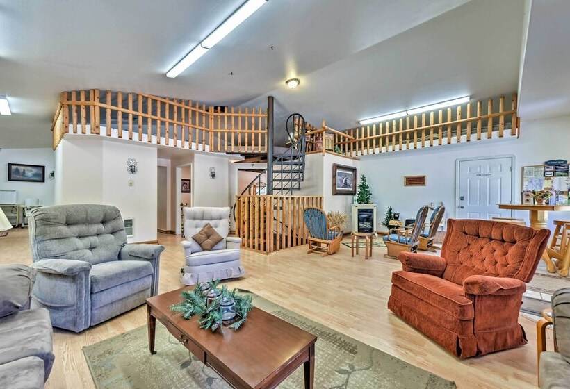 Huge Preston Cabin W/ Game Room & Mountain Views!