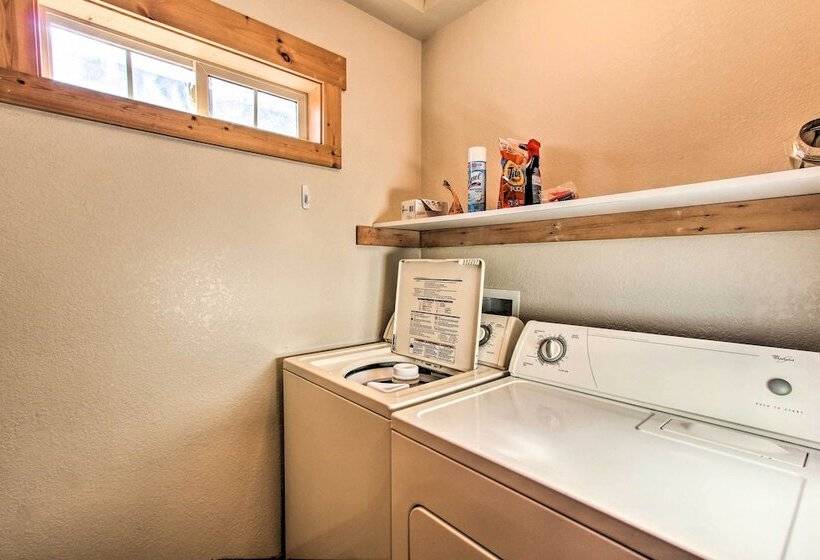 Klamath Falls Cabin Retreat W/ Deck & Grill!