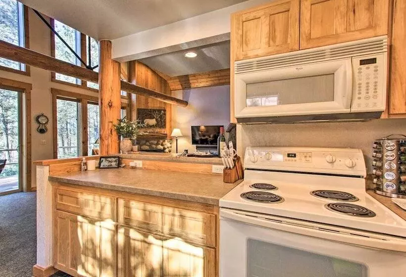 Klamath Falls Cabin Retreat W/ Deck & Grill!