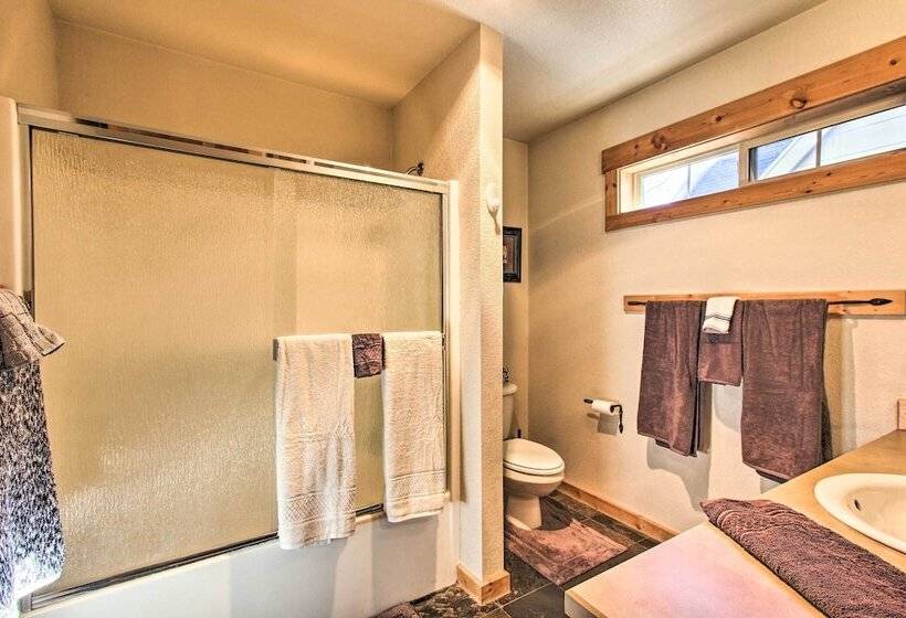 Klamath Falls Cabin Retreat W/ Deck & Grill!