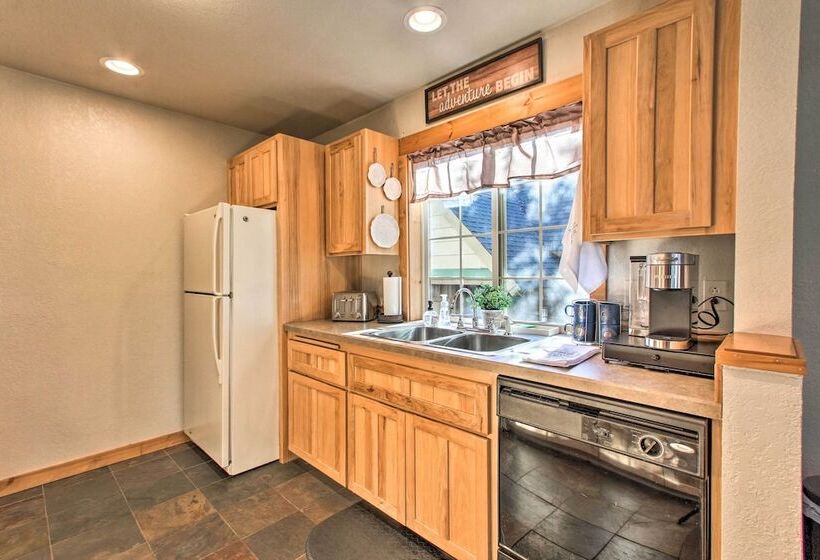 Klamath Falls Cabin Retreat W/ Deck & Grill!