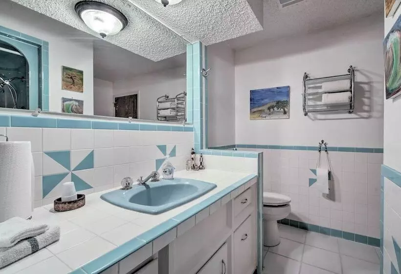 Lake Livingston Hideaway W/ Dock + Gas Grill!