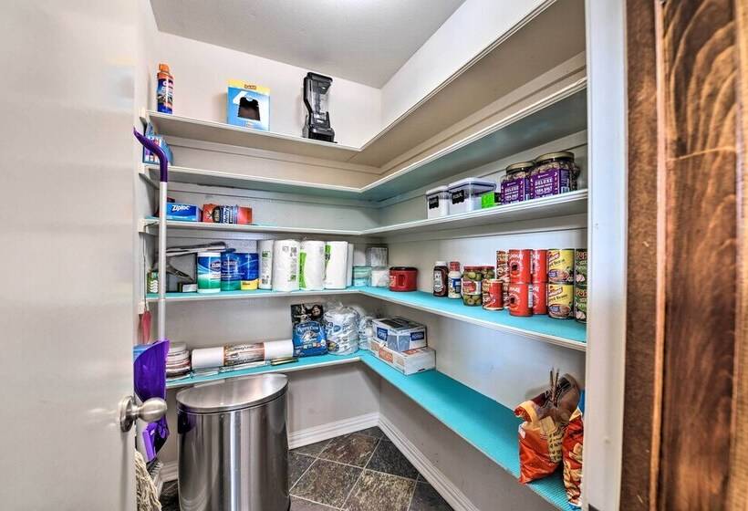 Lakefront Home < 3 Miles To Historic Granbury!