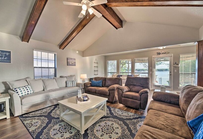 Lakefront Home < 3 Miles To Historic Granbury!