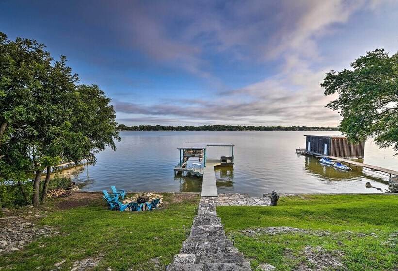 Lakefront Home < 3 Miles To Historic Granbury!