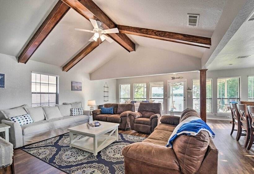 Lakefront Home < 3 Miles To Historic Granbury!