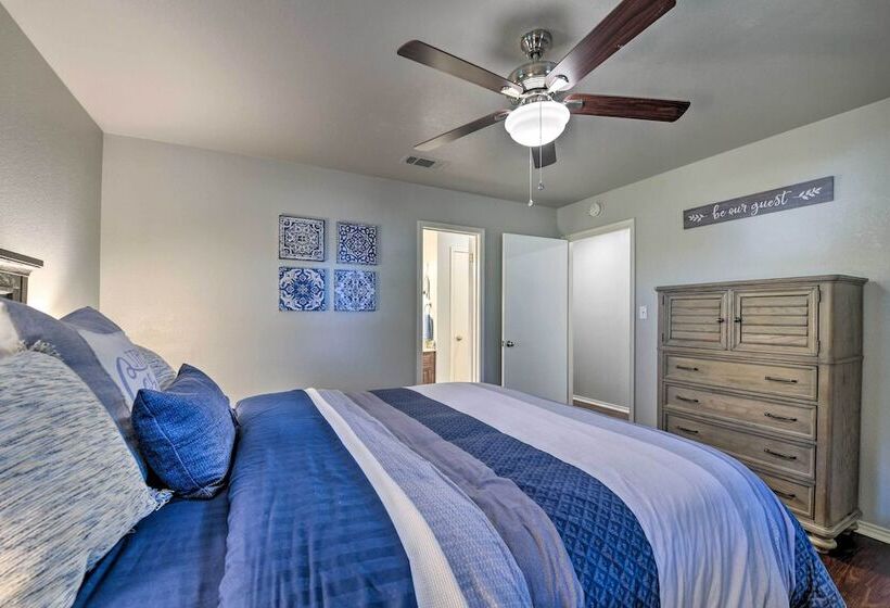 Lakefront Home < 3 Miles To Historic Granbury!