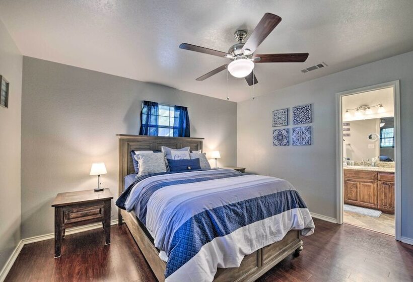 Lakefront Home < 3 Miles To Historic Granbury!