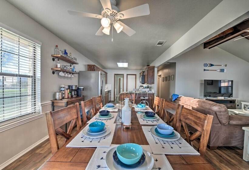 Lakefront Home < 3 Miles To Historic Granbury!