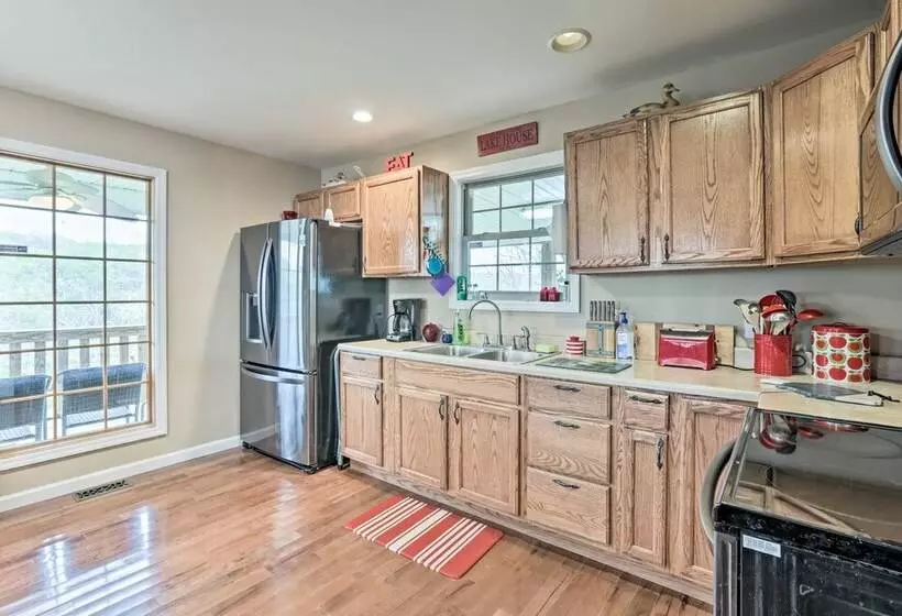 Hickeys Hideaway    Walk To Lake, Near Somerset