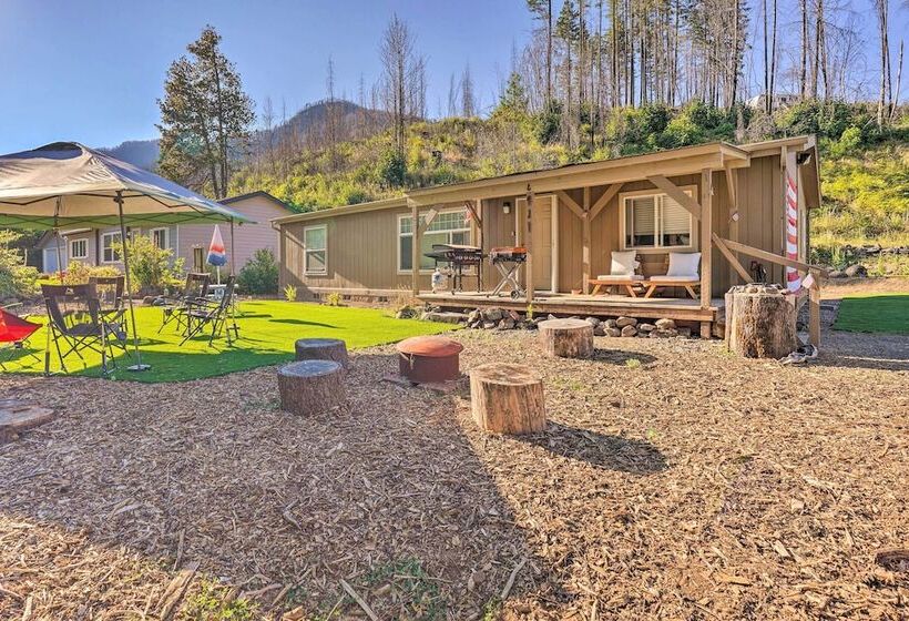 Lovely Detroit Home W/ Deck   Walk To Town!