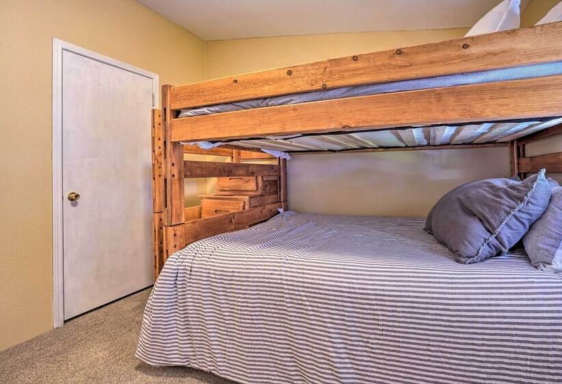 Lovely Detroit Home W/ Deck   Walk To Town!