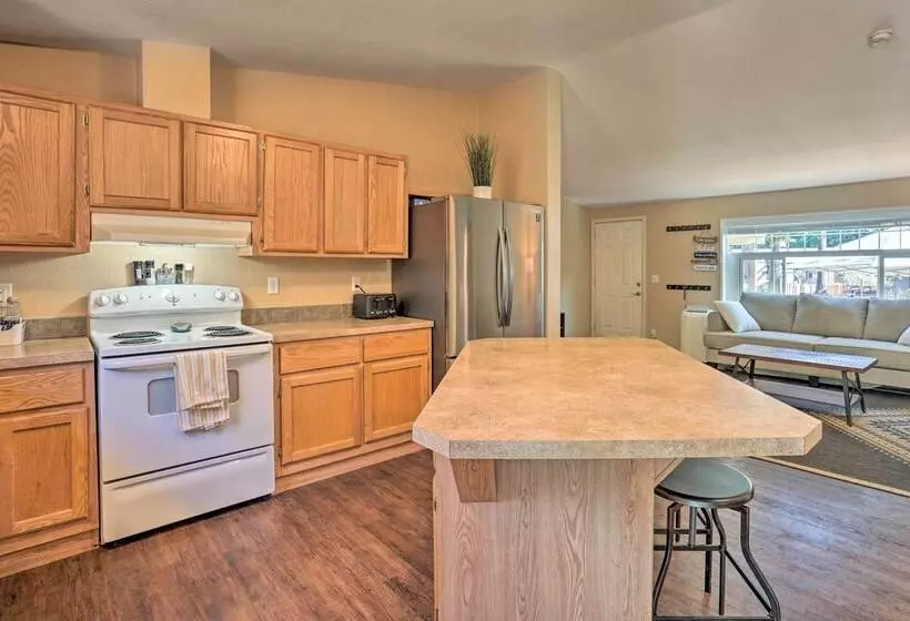 Lovely Detroit Home W/ Deck   Walk To Town!