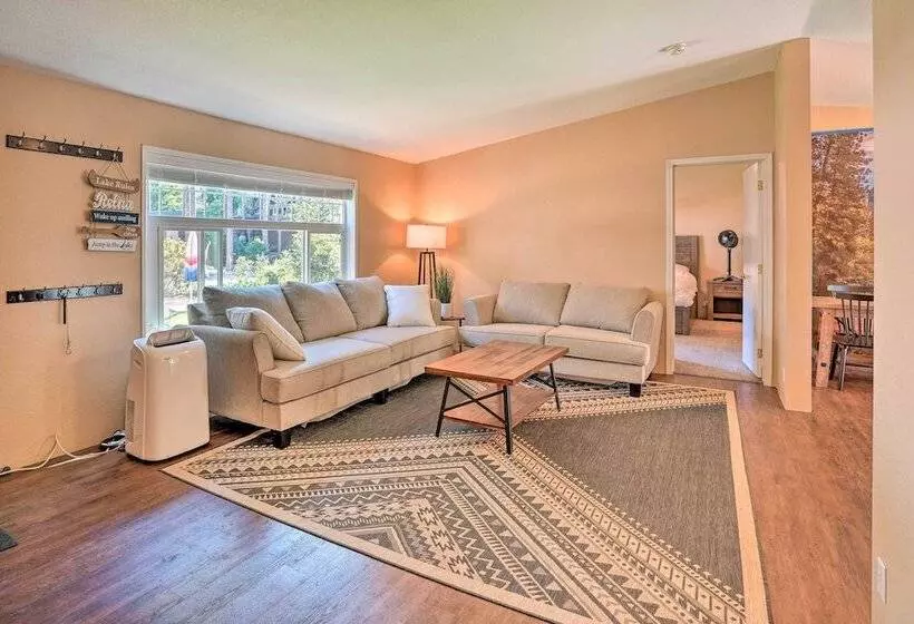 Lovely Detroit Home W/ Deck   Walk To Town!