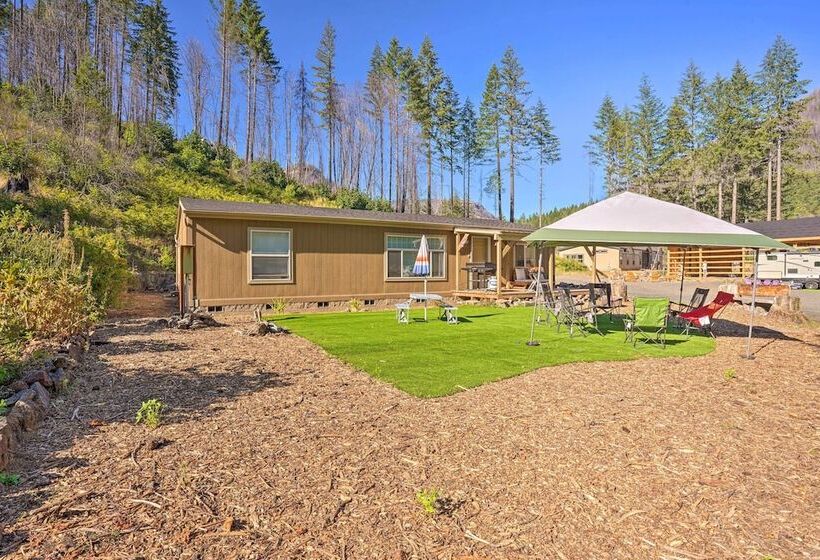 Lovely Detroit Home W/ Deck   Walk To Town!