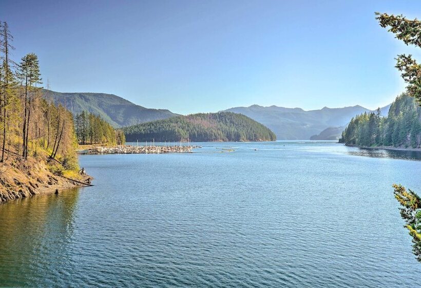 Lovely Detroit Home W/ Deck   Walk To Town!