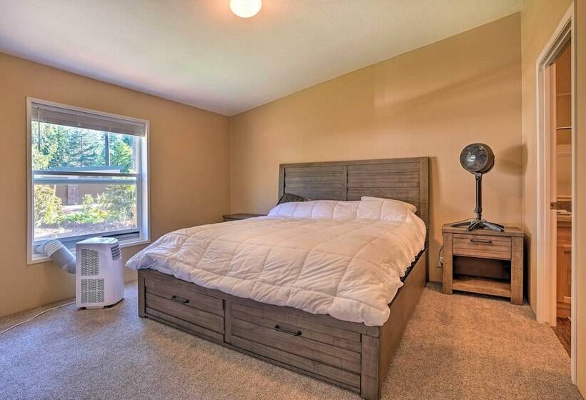 Lovely Detroit Home W/ Deck   Walk To Town!