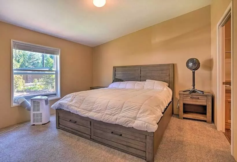 Lovely Detroit Home W/ Deck   Walk To Town!