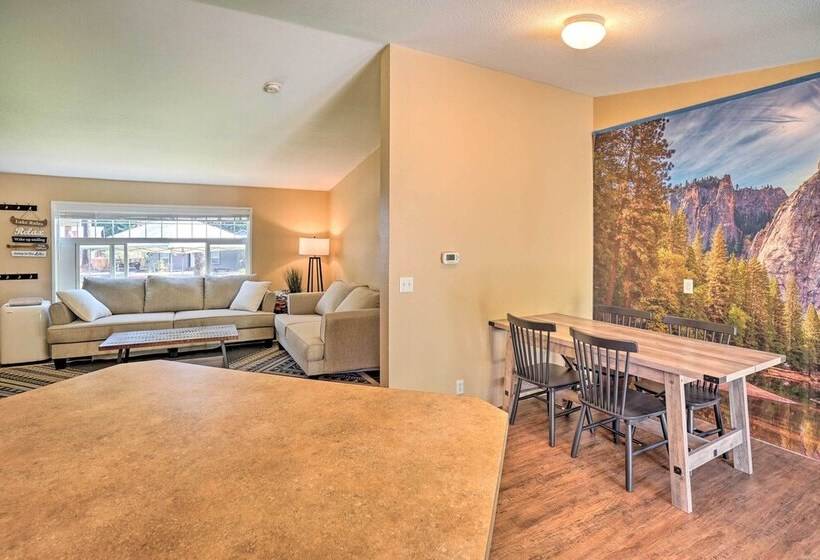 Lovely Detroit Home W/ Deck   Walk To Town!