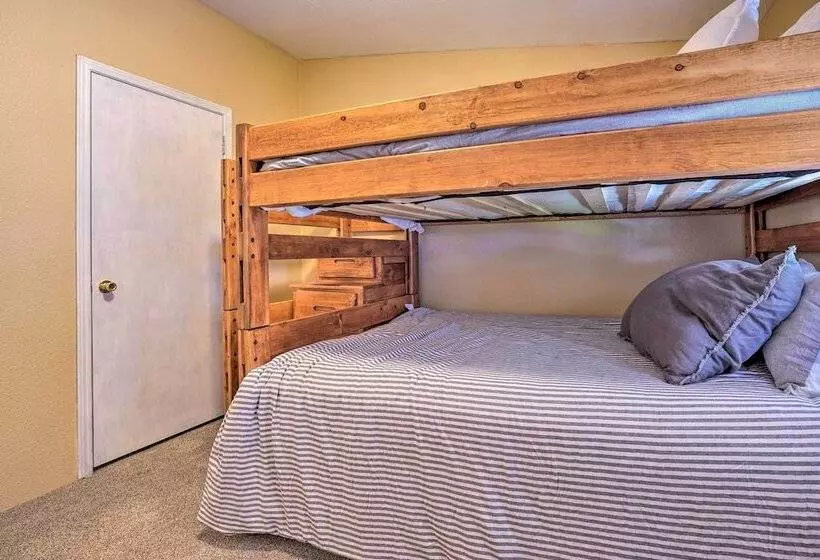 Lovely Detroit Home W/ Deck   Walk To Town!