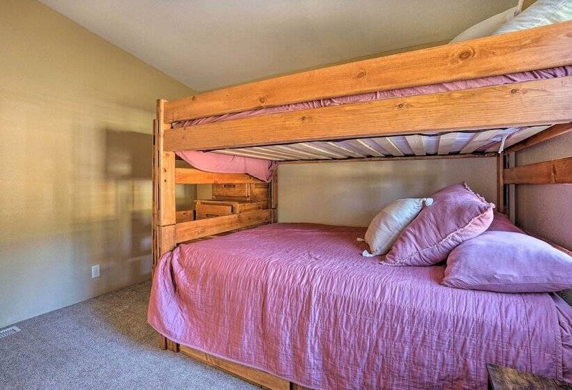 Lovely Detroit Home W/ Deck   Walk To Town!