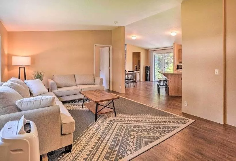 Lovely Detroit Home W/ Deck   Walk To Town!