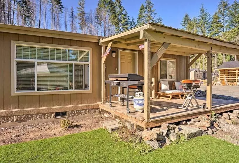 Lovely Detroit Home W/ Deck   Walk To Town!