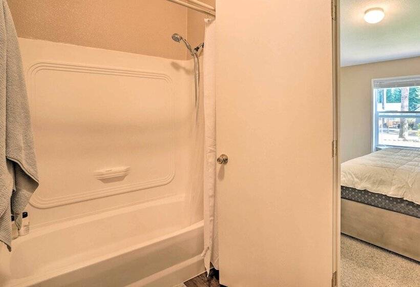 Lovely Detroit Home W/ Deck   Walk To Town!