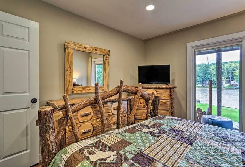 Acre Lake Chalet W/ Dock Great For Fisherman!