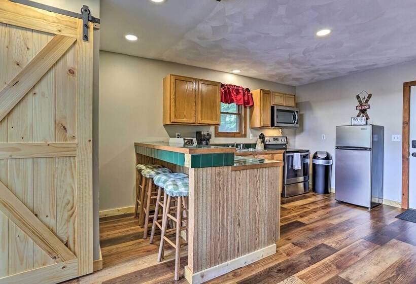 Acre Lake Chalet W/ Dock Great For Fisherman!