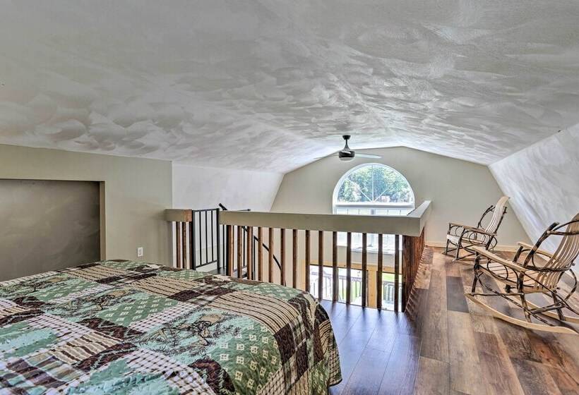 Acre Lake Chalet W/ Dock Great For Fisherman!