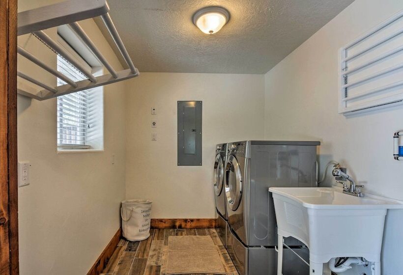 Luxe Home ~ 2 Mi To Bryce Canyon National Park!