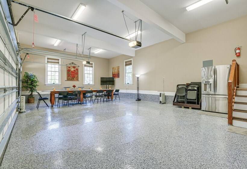 Luxury Estate: Private Hot Tub & Tennis Court