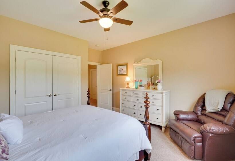 Luxury Estate: Private Hot Tub & Tennis Court