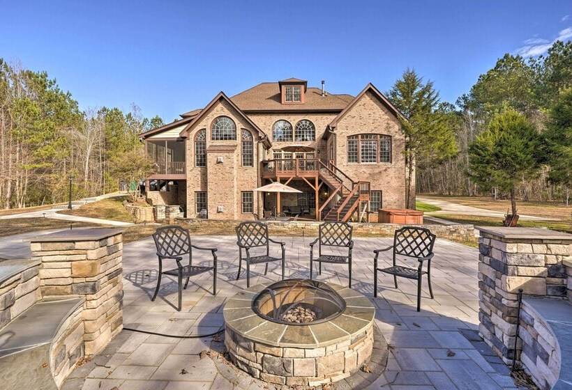 Luxury Estate: Private Hot Tub & Tennis Court