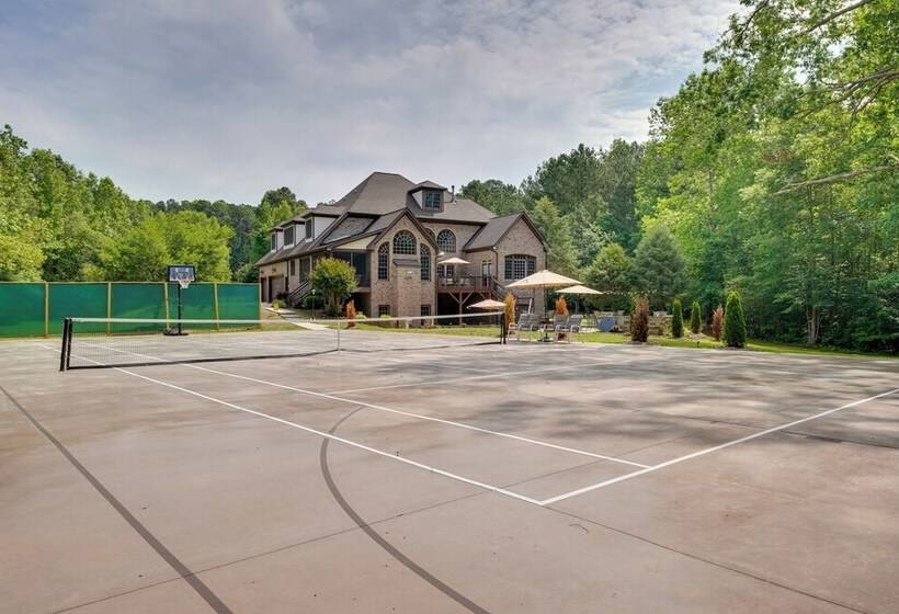 Luxury Estate: Private Hot Tub & Tennis Court