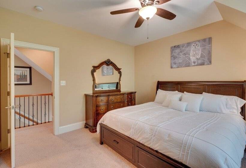 Luxury Estate: Private Hot Tub & Tennis Court