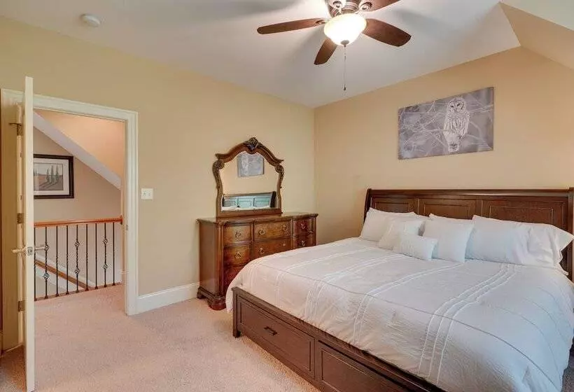 Luxury Estate: Private Hot Tub & Tennis Court